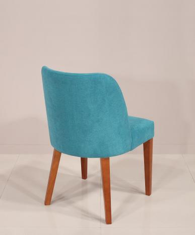Silla Eduardo fabricada en madera de cerezo macizo,  asiento y respaldo tapizados de estilo Contemporáneo