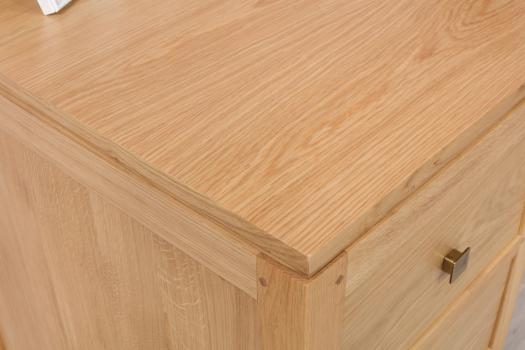 Escritorio Adrien de 6 cajones fabricado en madera de roble macizo en estilo contemporáneo