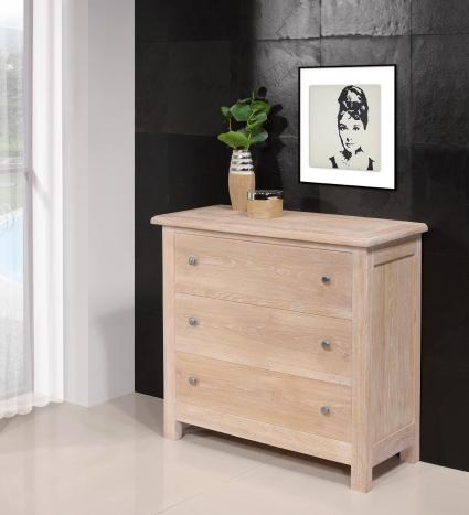 Cómoda Patrice de 3 cajones,fabricada en madera de roble macizo estilo Contemporáneo cepillado