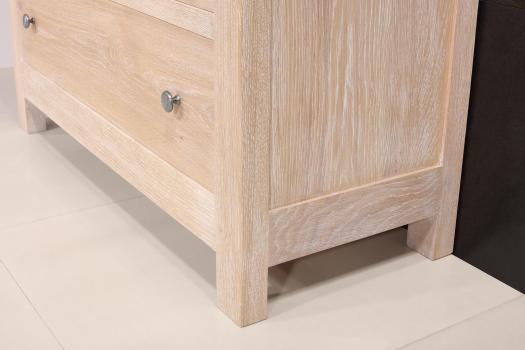 Cómoda Patrice de 3 cajones,fabricada en madera de roble macizo estilo Contemporáneo cepillado