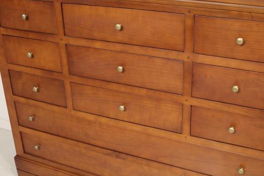 Cómoda Rémy de 11 cajones fabricada en madera de cerezo macizo al estilo Louis Philippe Ancho 140 cm