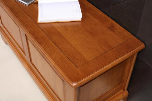 Banco Baúl Bruno fabricado en madera de roble macizo al estilo Louis Philippe