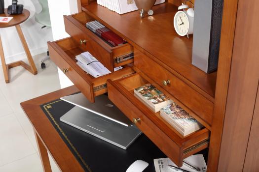 Escritorio bilbioteca Odile fabricado en madera de cerezo macizo con la cubierta de escritura revestida en molesquín negro