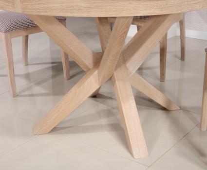 Mesa de comedor Romain fabricada en madera de roble con una pata central y una extensión tipo cartera de estilo contemporáneo