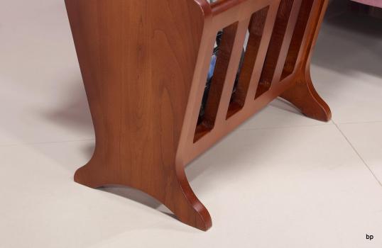Revistero fabricado en madera de Cerezo macizo estilo Provenzal