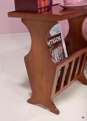 Revistero fabricado en madera de Cerezo macizo estilo Provenzal