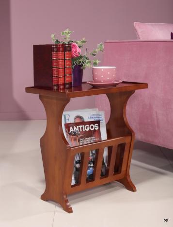 Revistero fabricado en madera de Cerezo macizo estilo Provenzal