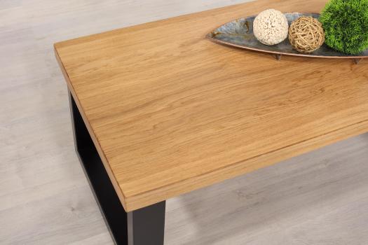 Mesa de centro rectangular de línea contemporánea, fabricada en roble y hierro