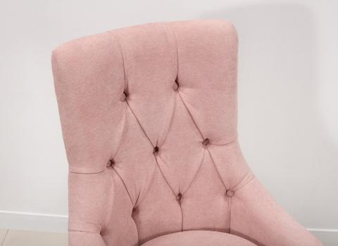 Silla tapizada de sala de estar fabricada en madera de roble macizo