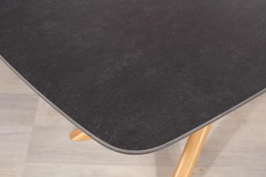 Mesa de comedor rectangular Stéphane fabricada en madera de roble macizo con cubierta en cerámica  de estilo Contemporáneo