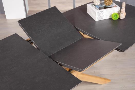 Mesa de comedor rectangular Stéphane fabricada en madera de roble macizo con cubierta en cerámica  de estilo Contemporáneo