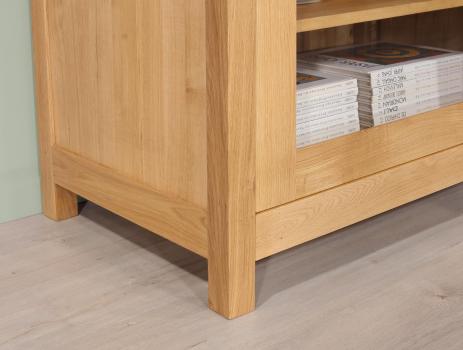 Vitrina Oliver de 1 puerta fabricada en madera de Roble de estilo Contemporáneo 