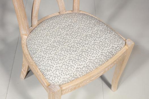 Silla Sébastien fabricada en madera de roble macizo al estilo de Louis Philippe 