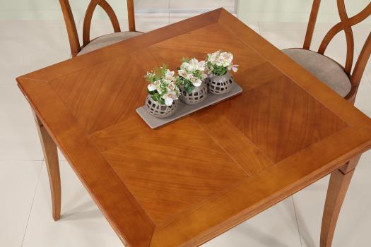 Mesa de comedor cuadrada fabricada en madera de cerezo macizo en estilo Louis Philippe 