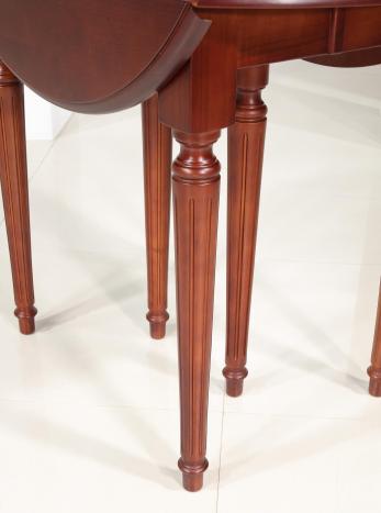 Mesa de comedor redonda y extensible, fabricada en madera de cerezo macizo estilo Luis XVI,  6 patas 3 extensiones DIÁMETRO 90 cm