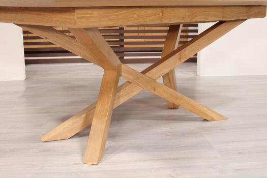 Mesa de comedor rectangular Joël  fabricada en madera de roble macizo en estilo contemporáneo 