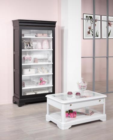 Armario vitrina Madeleine fabricada en madera de cerezo macizo al estilo Louis Philippe 