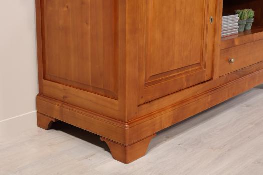 Mueble de tv Marianne fabricado en  madera de cerezo macizo al estilo Louis Philippe 
