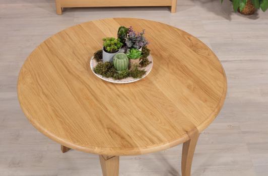 Mesa de comedor redonda extensible y con alas abatibles fabricada en madera de roble macizo en estilo Louis Philippe Diám. 100 cm + 3 extensiones de 40 cm.