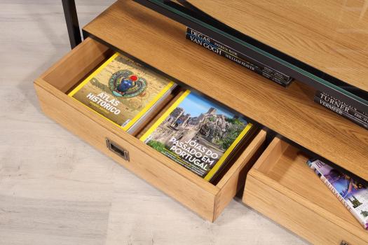 Mesa de centro Robin fabricada en madera de roble, hierro y cubierta de cristal con 2 cajones