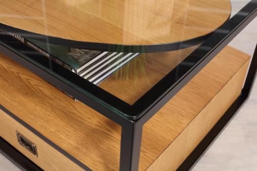 Mesa de centro Robin fabricada en madera de roble, hierro y cubierta de cristal con 2 cajones