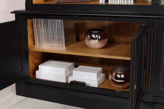 Estantería de 4 puertas Anne-Sophie de madera maciza de cerezo estilo Directoire CON ESCALA Acabado lacado negro y acabado natural ligeramente envejecido