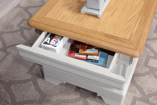 Mesa de centro Eliot fabricada en madera de Roble con 1 cajón a cada lado al estilo Louis Philippe