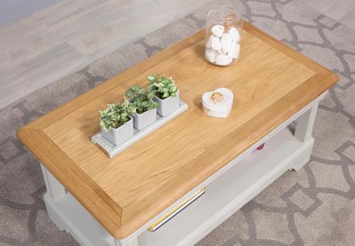 Mesa de centro Eliot fabricada en madera de Roble con 1 cajón a cada lado al estilo Louis Philippe
