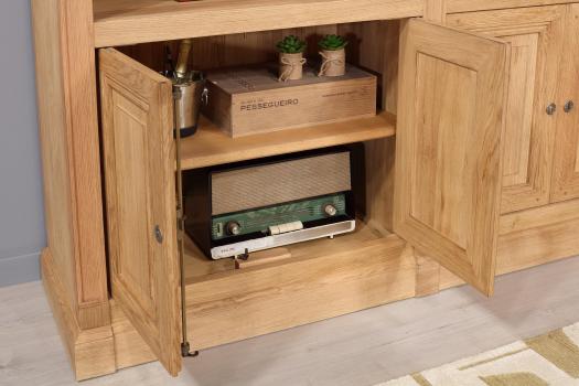 Biblioteca Naël de 6 puertas fabricada en madera de Roble Macizo estilo Directoire con acabado en Roble Natural Cepillado.