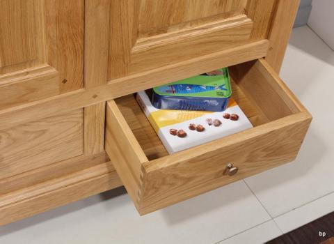 Armario 2 puertas y 2 cajones fabricado en madera de Roble macizo al estilo Louis Philippe