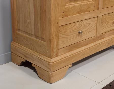 Armario 2 puertas y 2 cajones fabricado en madera de Roble macizo al estilo Louis Philippe