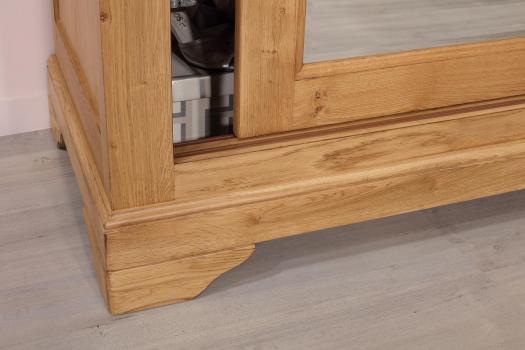 Armario Nathan de 2 puertas fabricado en madera de roble macizo con puertas corredizas espejadas al estilo Louis Philippe 