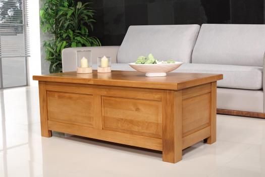 Mesa de centro Alex fabricada en madera de roble estilo contemporáneo