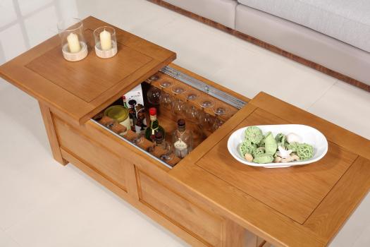 Mesa de centro Alex fabricada en madera de roble estilo contemporáneo