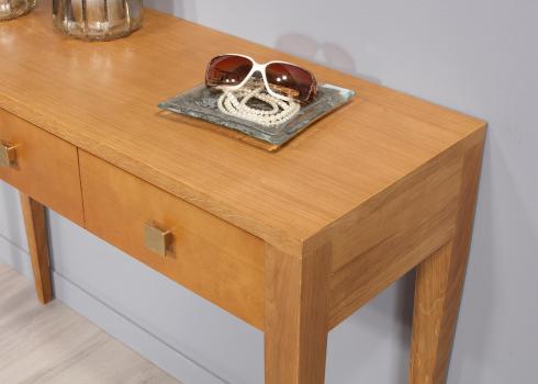 Consola Louis fabricada en madera de Roble y Cerezo macizo en línea Contemporánea