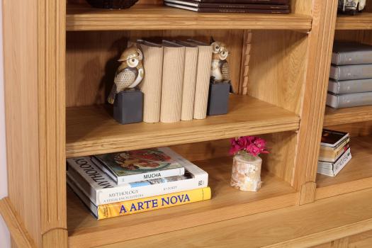 Biblioteca de 2 cuerpos y 4 puertas fabricada en madera de roble macizo estilo Directoire con escalera