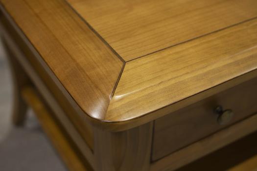 Mesa de centro rectangular Alba fabricada en madera de cerezo estilo Louis Philippe 