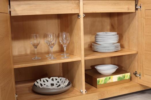 Aparador de 4 puertas Loann fabricado en madera de roble macizo de estilo Contemporáneo