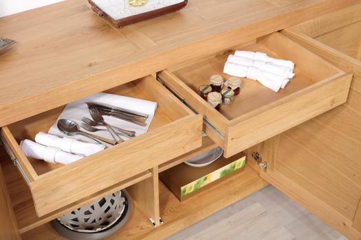 Aparador de 4 puertas Loann fabricado en madera de roble macizo de estilo Contemporáneo