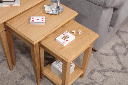 Mesas Nido Gigognes fabricada en madera de roble macizo en estilo Louis Philippe 