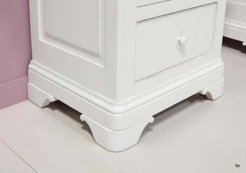 Mesa de noche Anne con 3 cajones fabricada en madera de cerezo macizo al estilo Louis Philippe