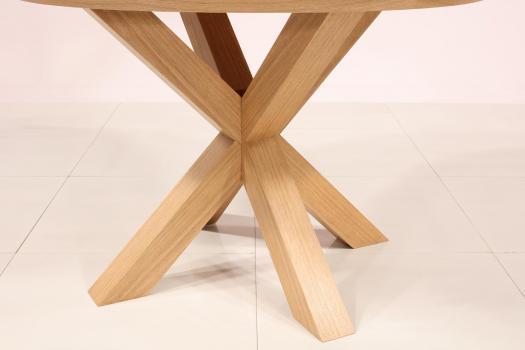 Mesa redonda contemporánea Romain, diámetro 120 cm de roble con una pata central y una extensión de 50 cm