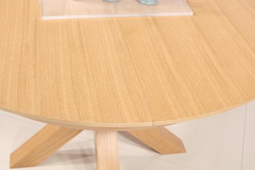 Mesa redonda contemporánea Romain, diámetro 120 cm de roble con una pata central y una extensión de 50 cm