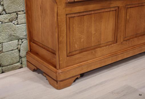 Banco Baúl Leo fabricado en madera de roble macizo al estilo Louis Philippe acabado Antik