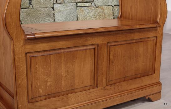 Banco Baúl Leo fabricado en madera de roble macizo al estilo Louis Philippe acabado Antik