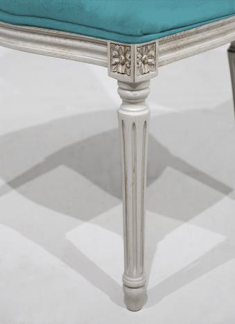 Silla Simón fabricada en madera de roble macizo de estilo Luis XVI 