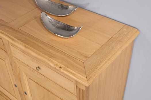 Aparador Valentin de 3 puertas y 3 cajones fabricado en roble macizo de estilo Directoire