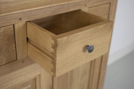 Aparador Thimoty de 2 puertas y 4 cajones de roble macizo de estilo Louis Philippe