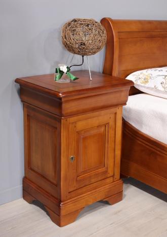 Mesilla de noche Léa de 1 puerta y 1 cajón fabricada en madera de Cerezo macizo estilo Louis Philippe