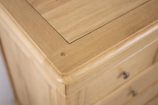 Cómoda de 9 cajones fabricada en madera de roble macizo de estilo Louis Philippe 